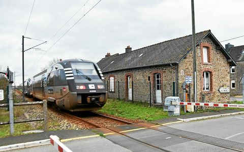 Depuis 1993, les trains ne s’arrêtent plus à la gare de Kerauzern à Ploubezre.